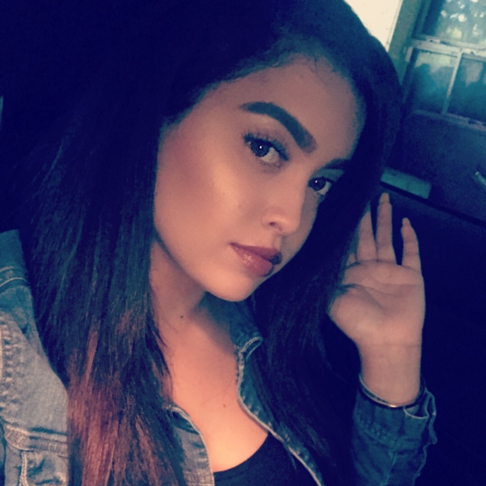 Meet your Posher, Alexis